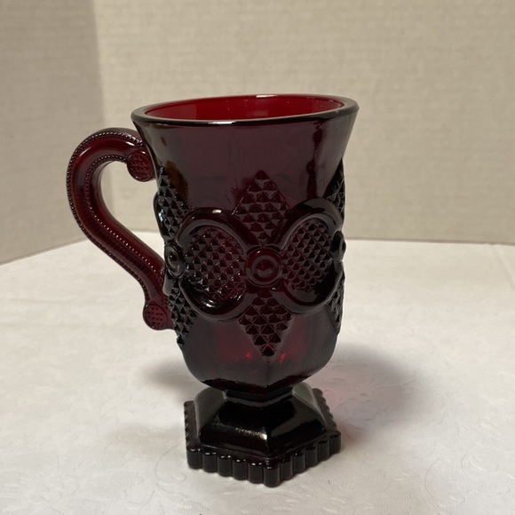 Avon Vintage Cape Cod coffee mugs. Set of 2. Ruby red. Beautiful detail. - Picture 2 of 9